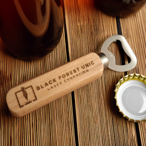 Flaschenöffner aus Holz mit Gravur